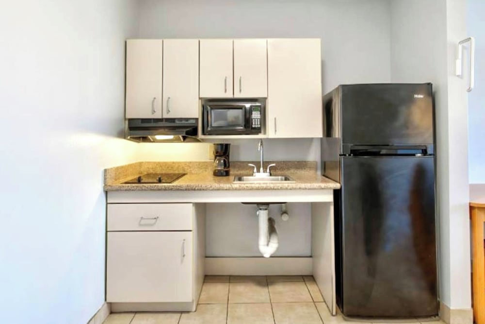 OYO Townhouse Sulphur LA Extended Stay - photo 13