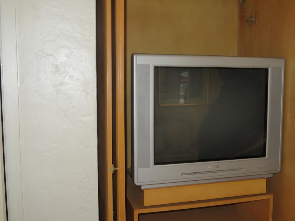 El Trovatore Motel - photo 16