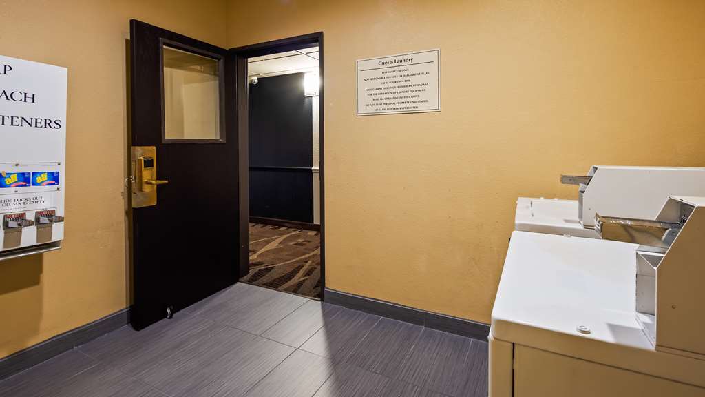 Best Western Windsor Pointe Hotel & Suites Frost Bank Center - photo 17