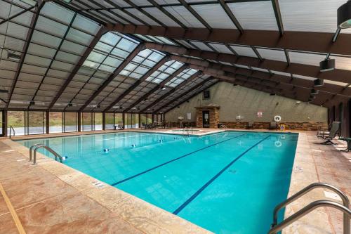 Still Lake Haven at Echota - last minute hotel in Unknown City