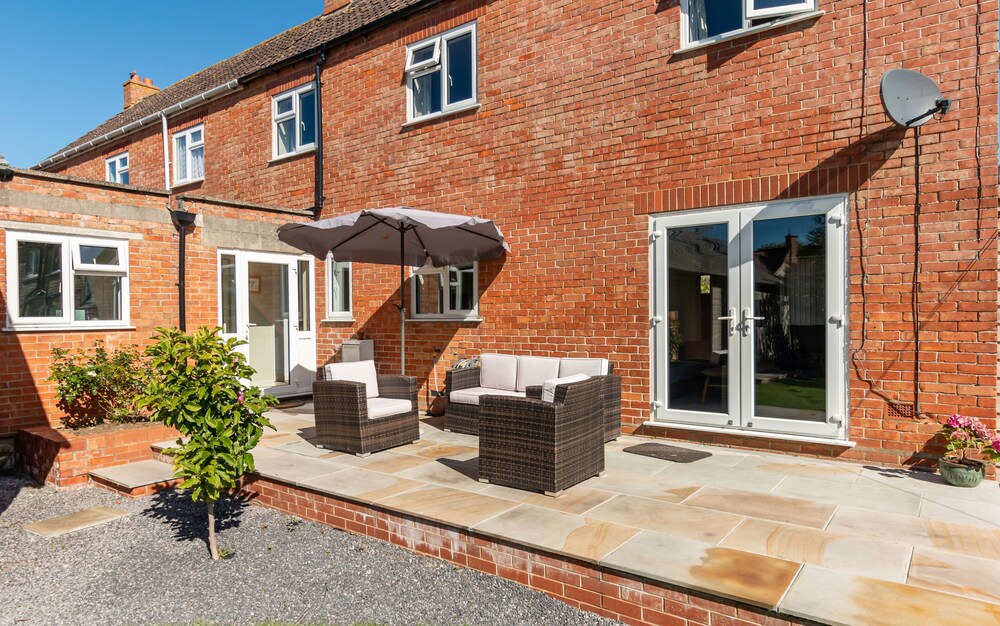 Number Five - carbon neutral hotel in Somerton