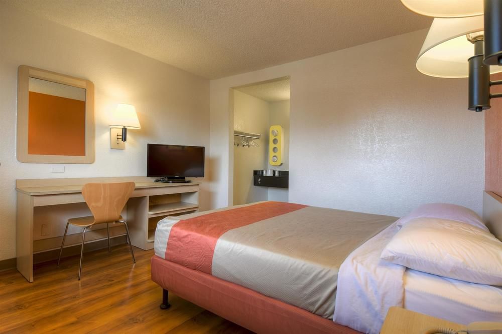Motel 6 Los Angeles Baldwin Park - photo 13