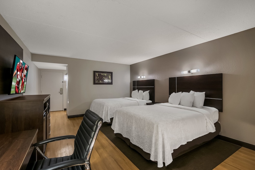Red Roof Inn PLUS & Suites Knoxville West Cedar Bluff - photo 12
