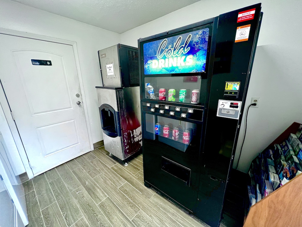 Razorback Inn - photo 26