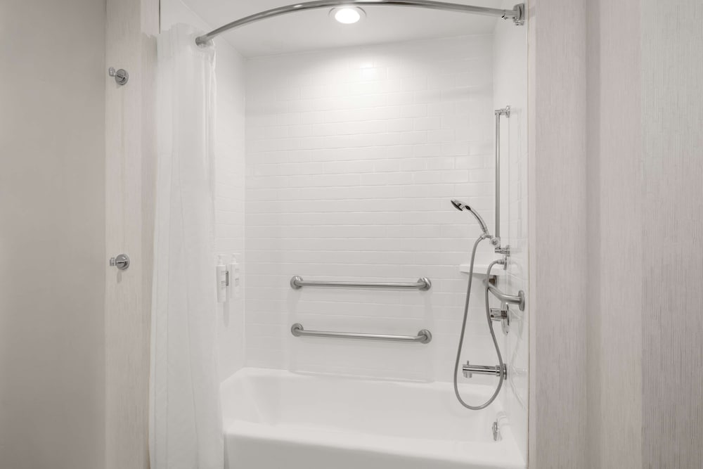 Hampton Inn Charleston North - photo 21