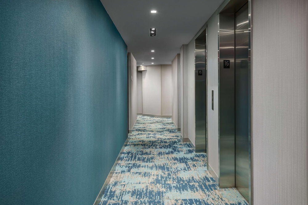Hilton Garden Inn New York Times Square North - photo 2
