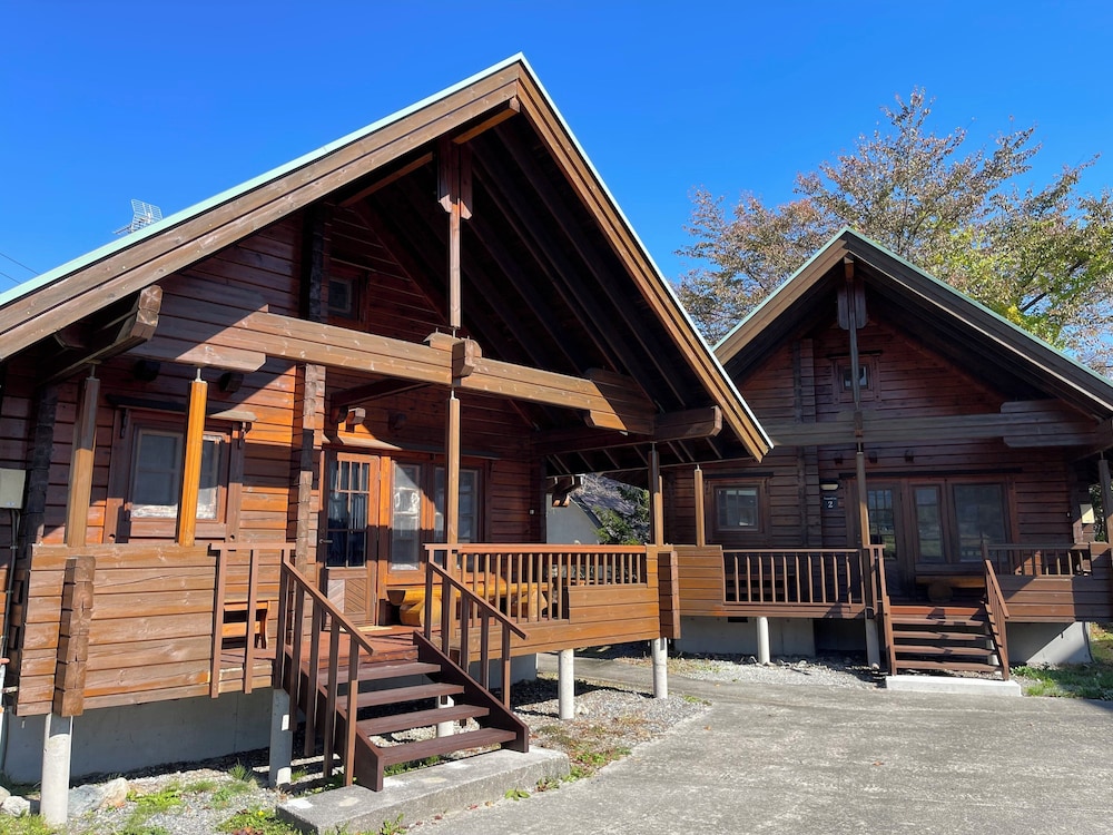 Three Peaks Log スリーピークス ログ - carbon neutral hotel in Hakuba