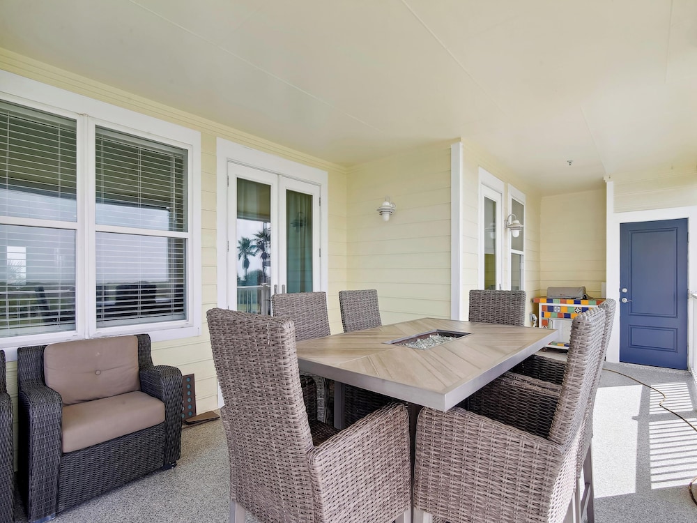 Sunset Sands by Ryson Vacation Rentals — 4-Star Luxury Hotel in Galveston, United States