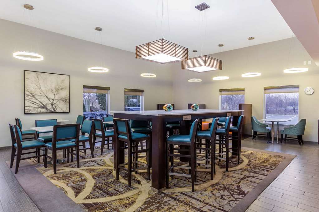 La Quinta Inn & Suites by Wyndham Rockford - photo 29