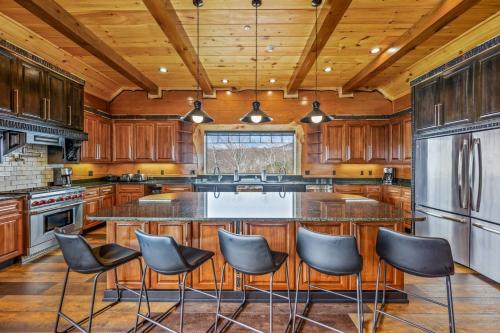 Tennessee Whiskey Indoor Pool Amazing Views Theater Room Hot Tub 5 Star Luxury - photo 18