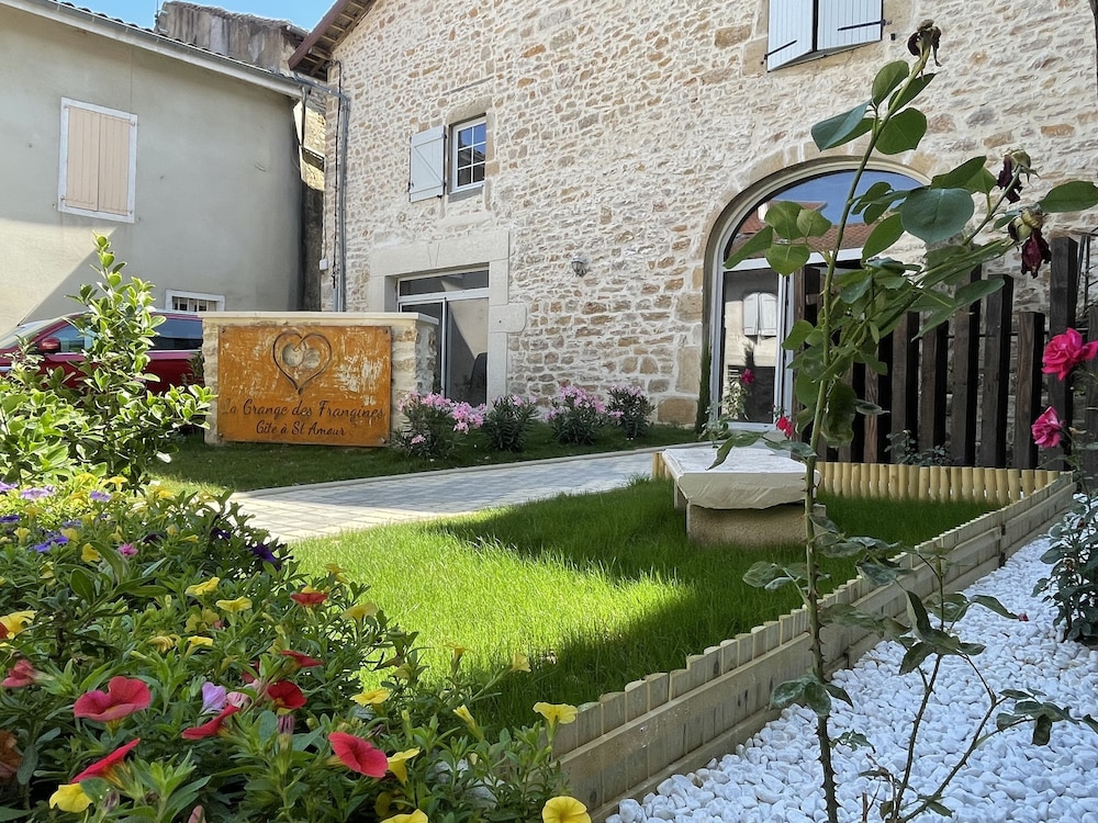 La Grange Des Frangines — hotel in Saint-Amour