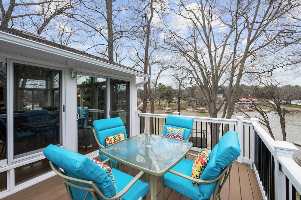 Tree Top Get Away by Avantstay Amazing Lake View — hotel in Sherrills Ford