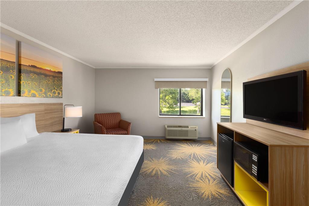 Days Inn & Suites by Wyndham Kansas City South - photo 23