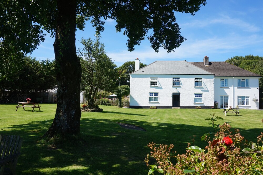 Leworthy Farmhouse — 4-Star Luxury Hotel in Holsworthy, United Kingdom