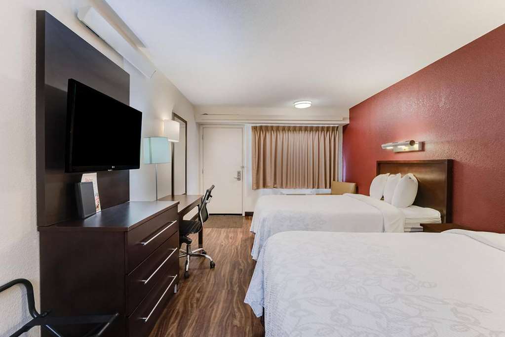 Super 8 by Wyndham Deerfield Northbrook - photo 10