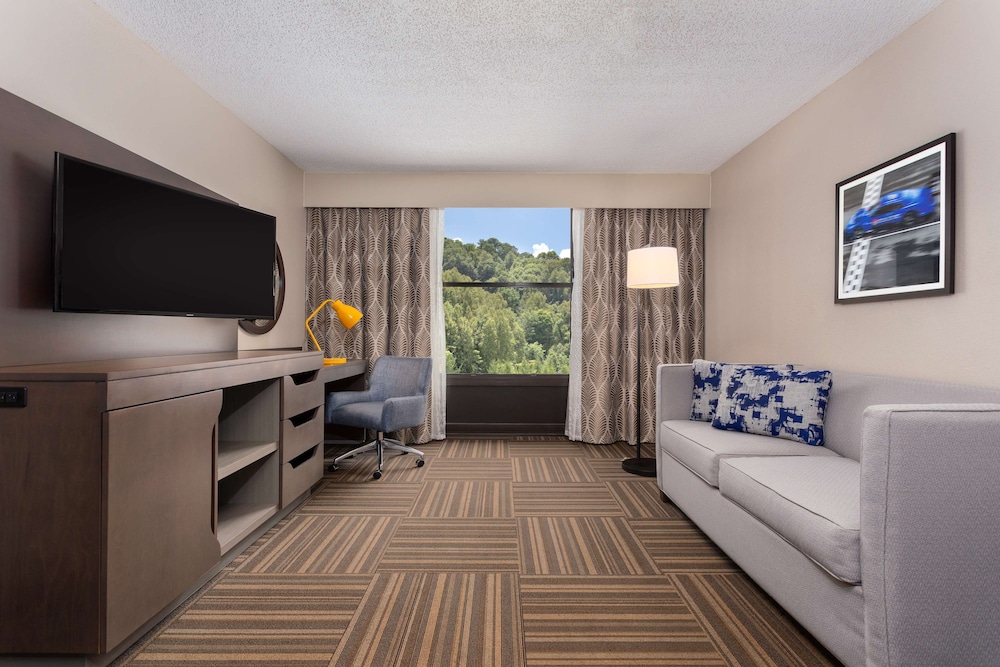 Hampton Inn Bristol - photo 14