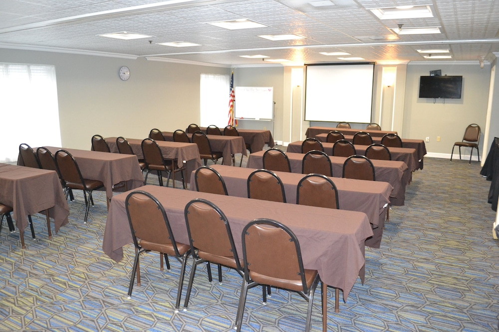 Holiday Inn Express Harrisburg SW Mechanicsburg by IHG - photo 23