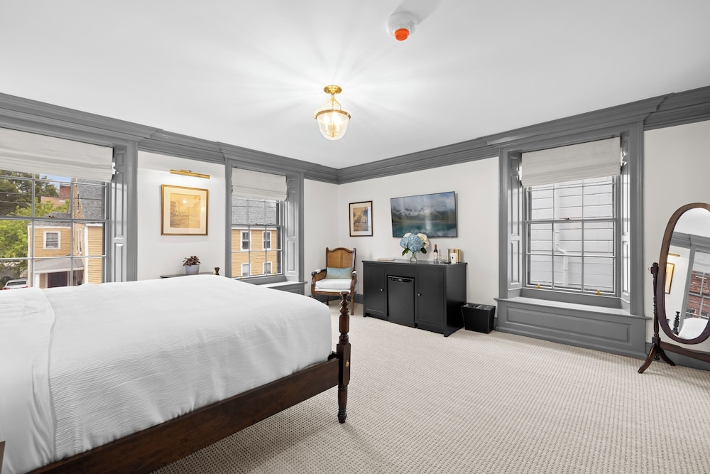 The Davenport Inn - photo 5
