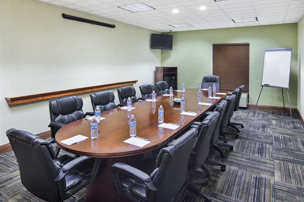 Hampton Inn Hinesville - photo 18