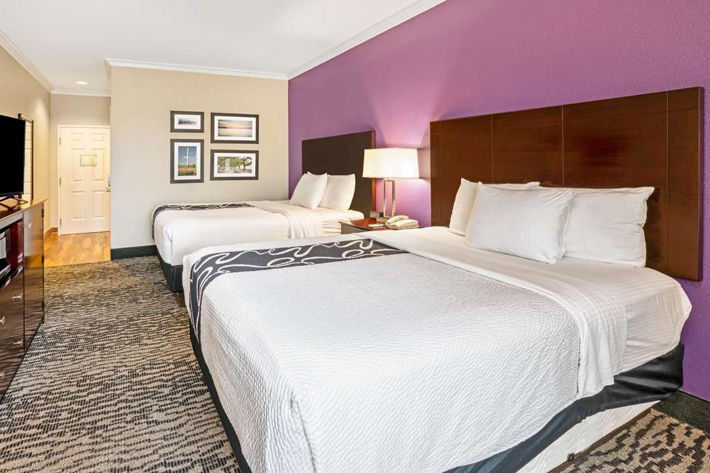 La Quinta Inn & Suites by Wyndham Houston Magnolia - photo 16