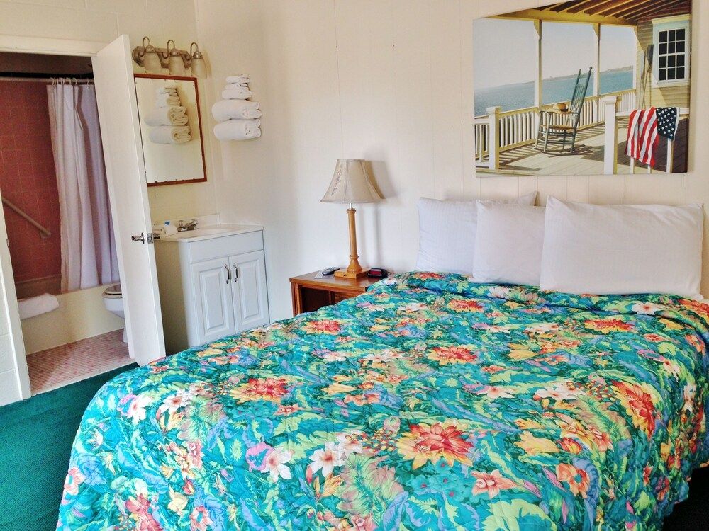 The Lighthouse Inn - photo 14