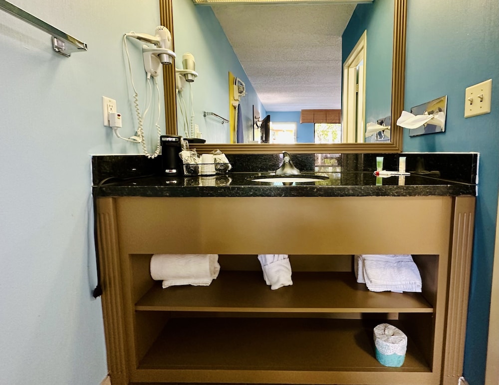 Days Inn by Wyndham Las Cruces - photo 21