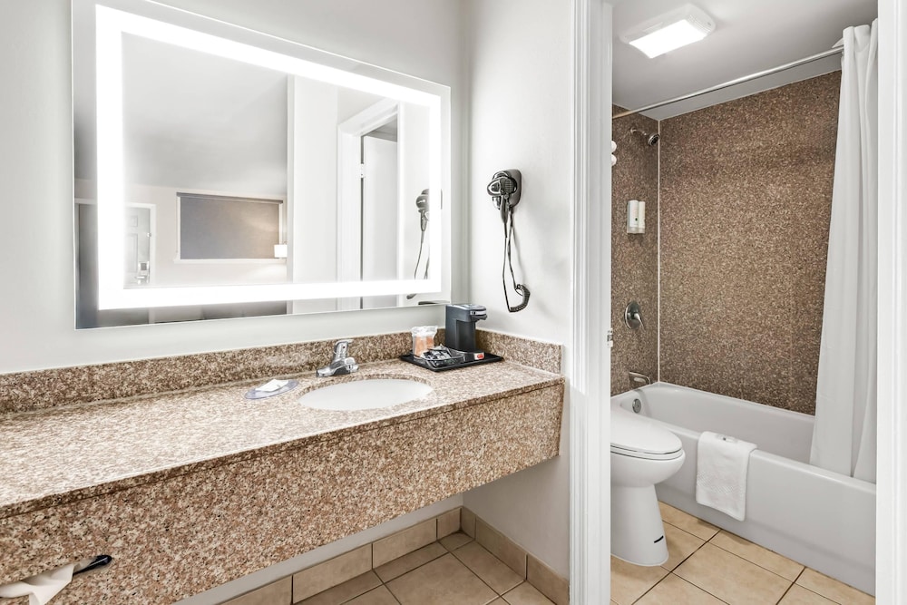 Quality Inn Harvey New Orleans - photo 12