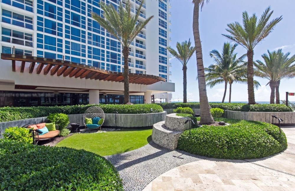 Luxury Condo Wellness Spa Resort By LMC - photo 22