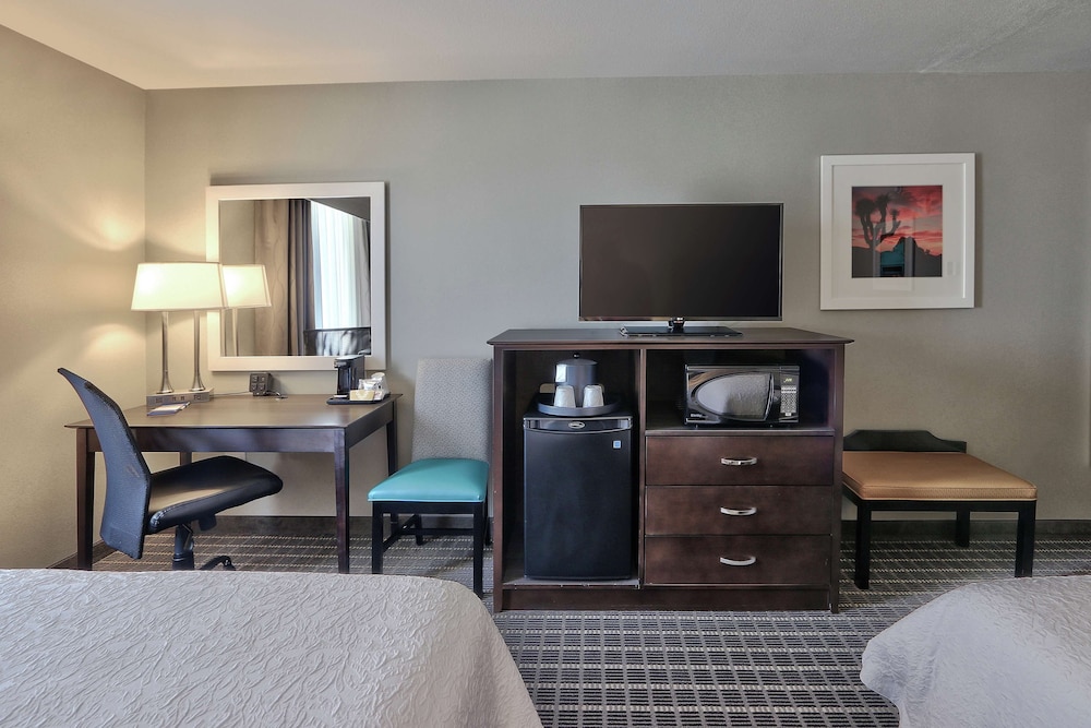 Hampton Inn & Suites Albuquerque Airport - photo 17