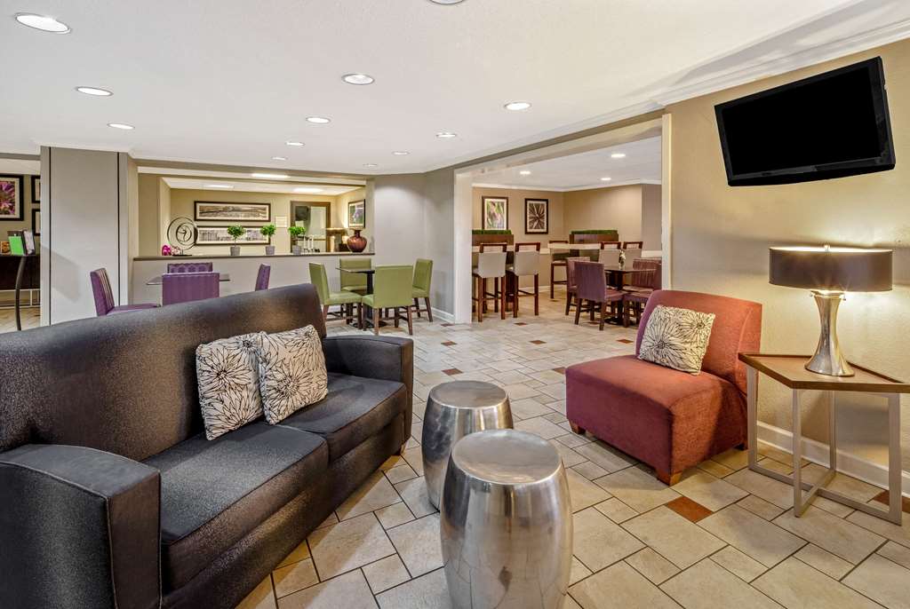 La Quinta Inn & Suites by Wyndham Miami Airport East - photo 13