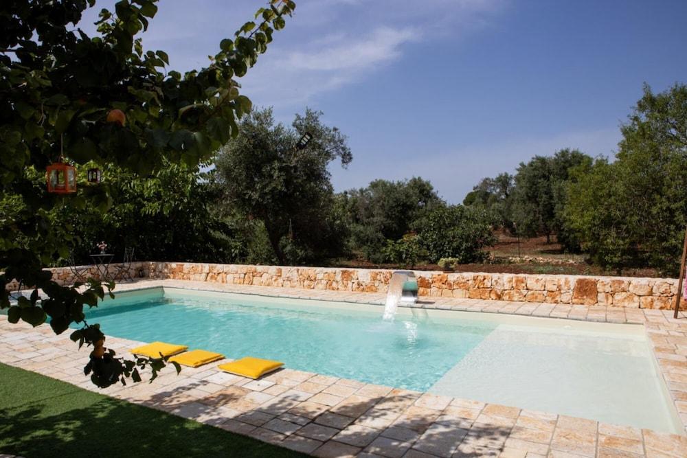 Trullo Nonna Netta Con Piscina Idromassaggio E Area Giochi — hotel in San Michele Salentino