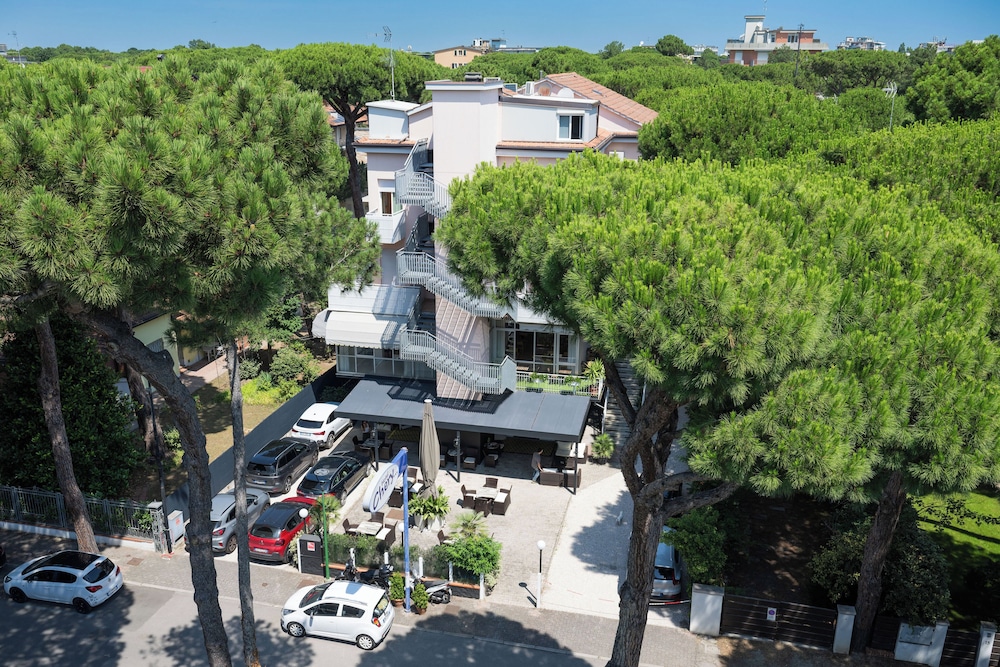 Hotel Chery - last minute hotel in Cervia