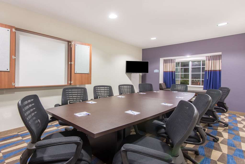Microtel Inn & Suites By Wyndham Cadiz - photo 10
