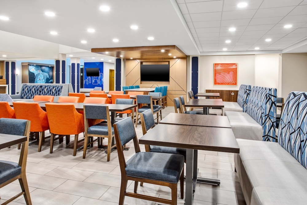 Holiday Inn Express Hotel & Suites Belleville by IHG - photo 65