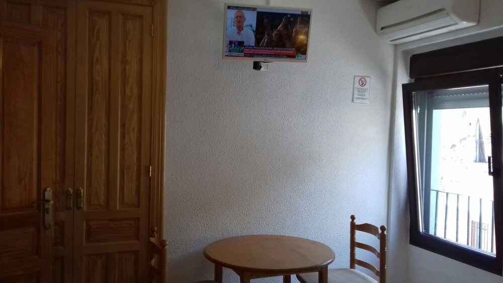 Pension El Pirineo — Confrides — photo 2