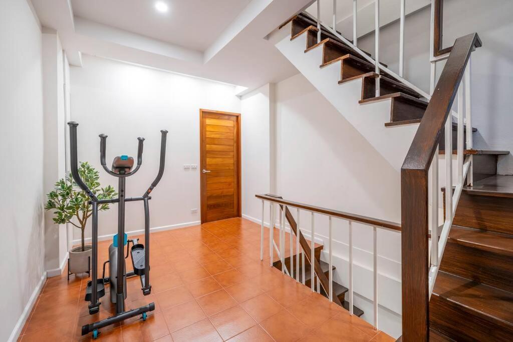 4BR Walk to Chinatown MRT Luggage Dropoff