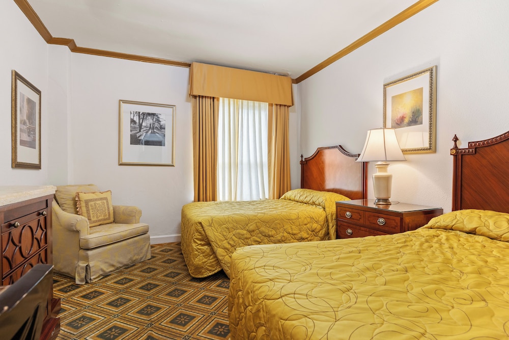 Embassy Hotel - photo 35