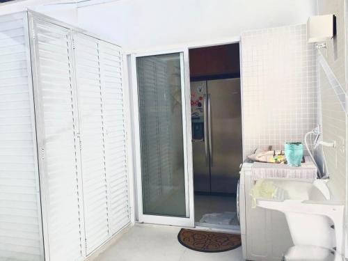 Cobertura com piscina e churrasqueira 200m da praia 3 dormitórios para até 6 hóspedes — 4-Star Luxury Hotel in Guaruja, Brasil