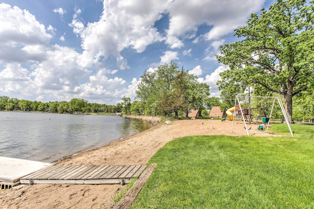 Clearwater Lake Getaway With Shared Pool And Boat Dock 17919201 — Annandale