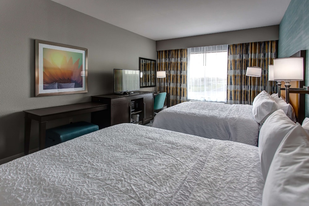Hampton Inn & Suites Wichita Airport - photo 10