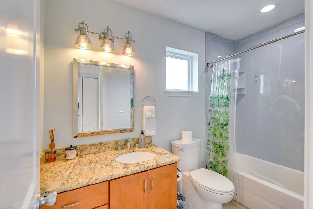 Bbqs And Decks Oceanfront Surfside Beach Home — 4-Star Luxury Hotel in Freeport, United States