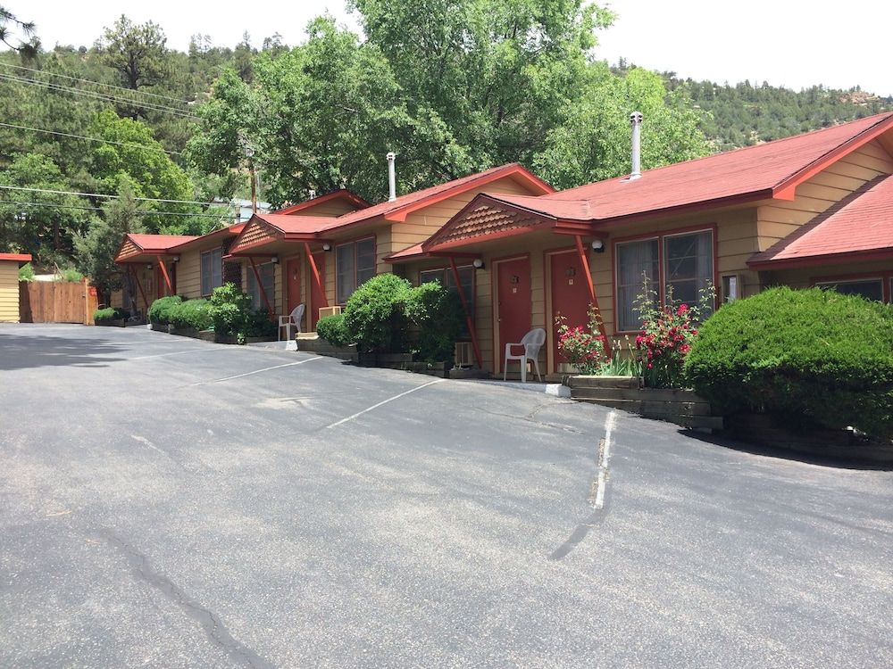 Caboose Motel - photo 10