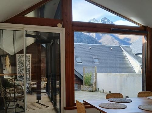 Los Montanhous - carbon neutral hotel in Unknown City