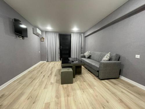 Twin's Twin Apartments