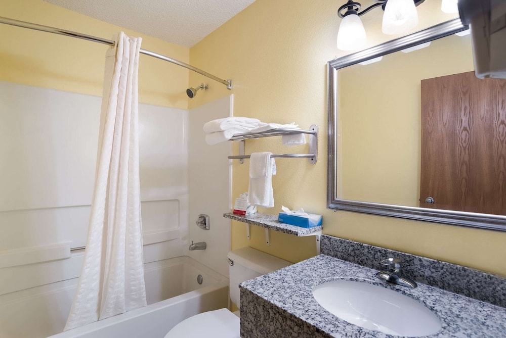 Econo Lodge Spotsylvania Town Center - photo 47