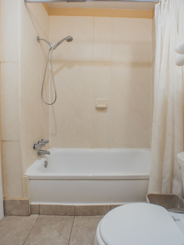Shasta Pines Motel & Suites - photo 35