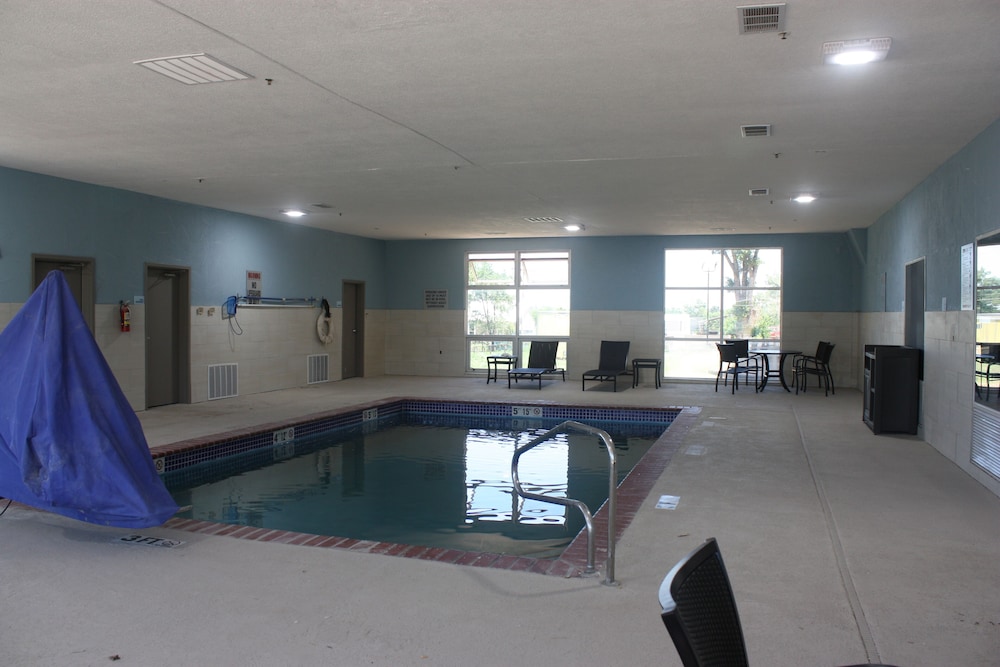 Holiday Inn Express Hotel & Suites Shamrock North by IHG - photo 56