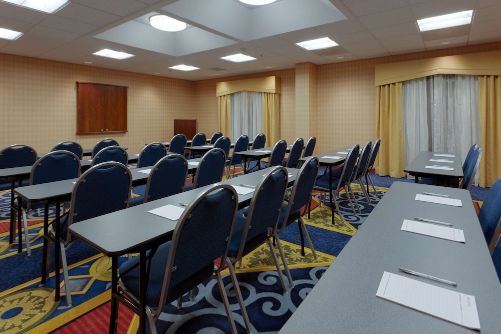 Hampton Inn Warrenton - photo 43