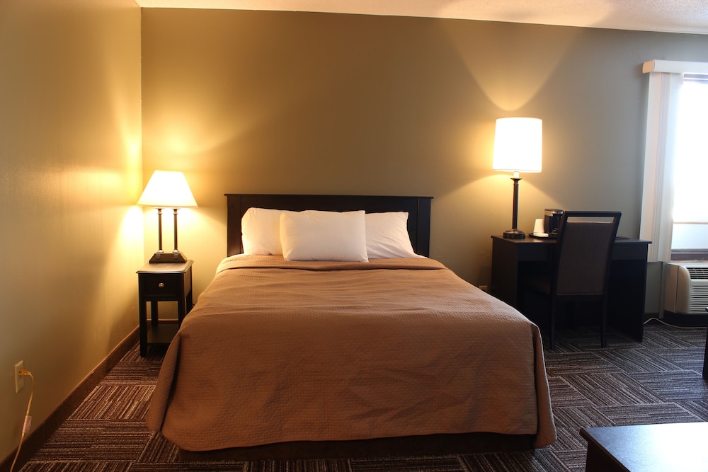 Sunlac Inn Devils Lake - photo 8