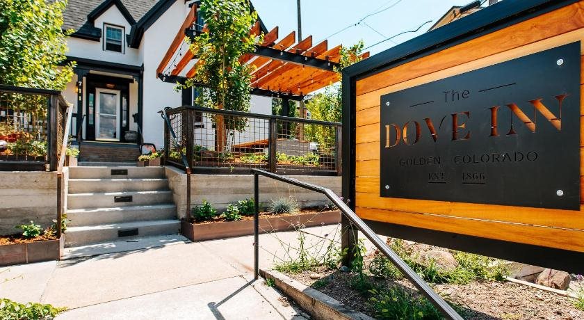 Dove Inn Bed And Breakfast 6068331 — Golden